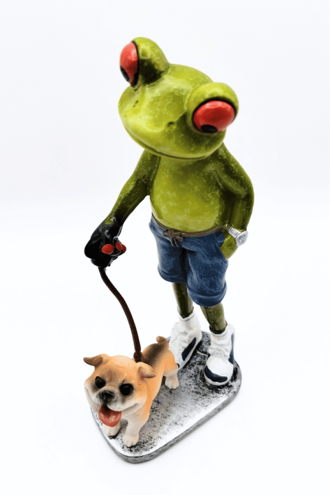 Figurka żaba na spacerze z pieskiem4.png
