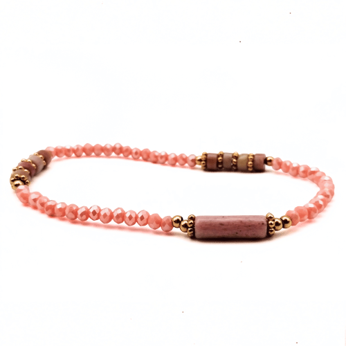 Bransoletka rodonit z kryształkami – elegancka bransoletka damska z naturalnym rodonitem i dekoracyjnymi kryształkami, idealna jako biżuteria do codziennych stylizacji, na prezent i do eleganckich zestawień.