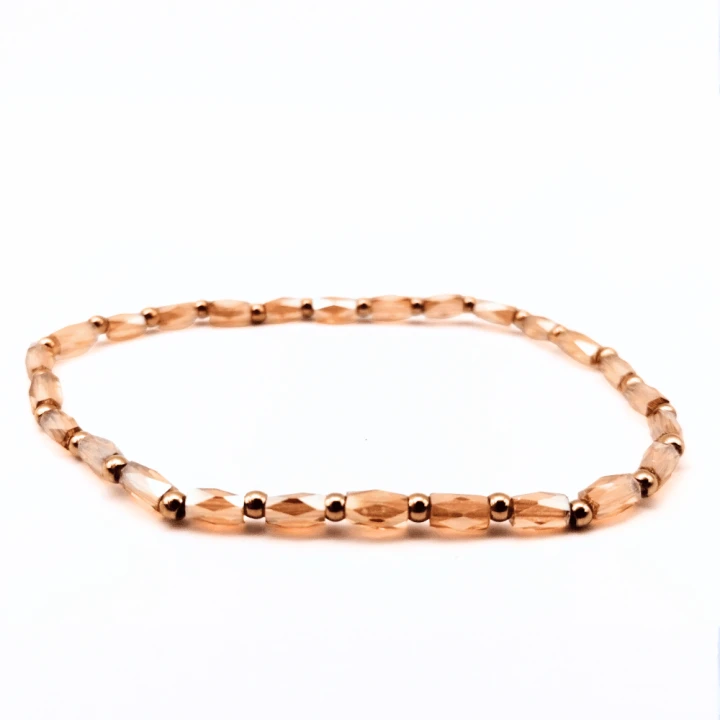 Beżowo-złota bransoletka z kryształków – elegancka biżuteria handmade na prezent, idealna do klasycznych i kobiecych stylizacji