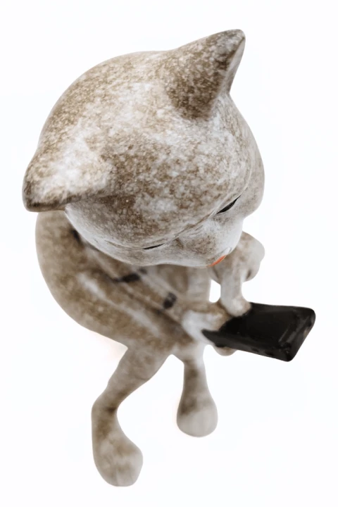 Figurka kot na toalecie z telefonem4.png