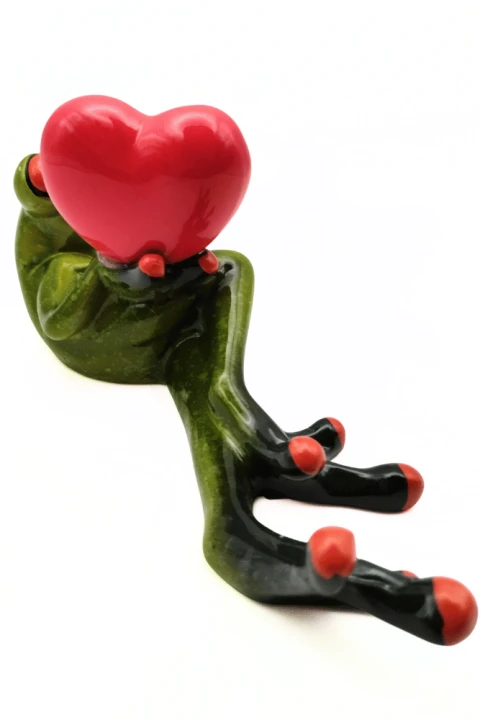 Figurka leżąca żaba z sercem4.png
