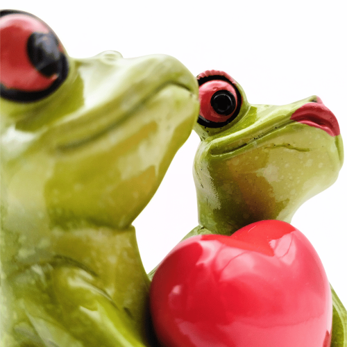 Figurki siedzące żaby z sercem1.png