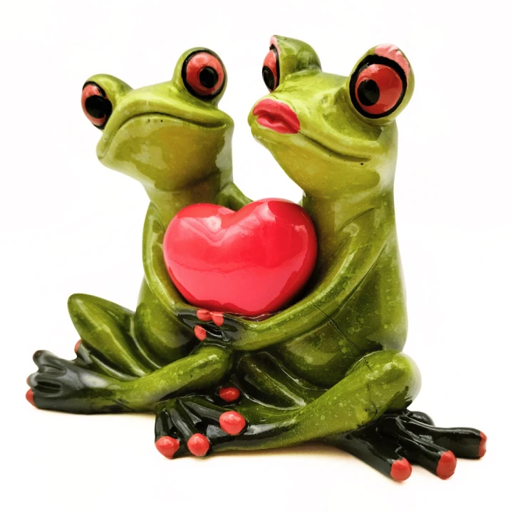 Figurki siedzące żaby z sercem2.png