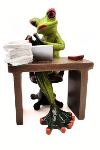Figurka żaba pracownik biura.png