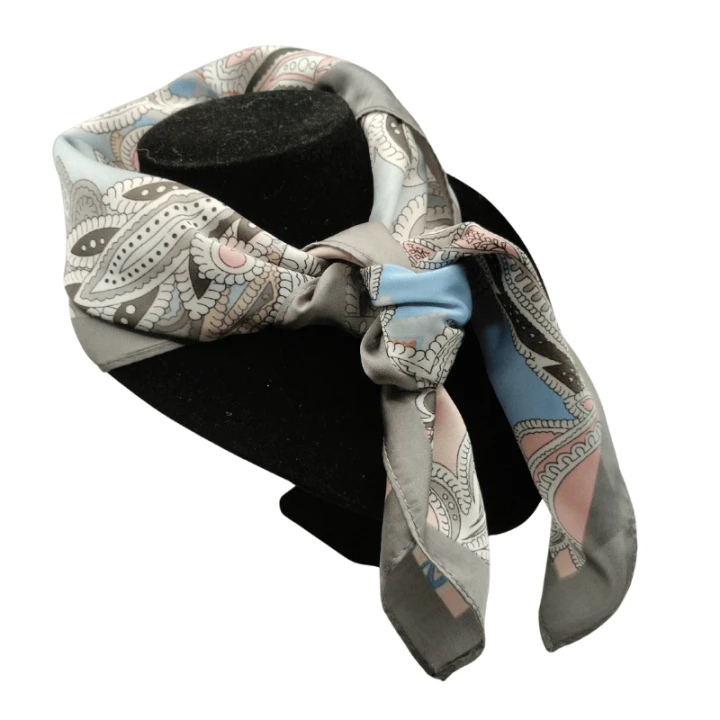 Apaszka pudrowy paisley.png