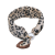 Scarf Necklace Pantera łączy elegancką apaszkę z ozdobną perłą, tworząc modny dodatek o wyjątkowym charakterze. Klasyczny wzór inspirowany panterką nadaje stylizacjom wyrazistości i ponadczasowej elegancji.